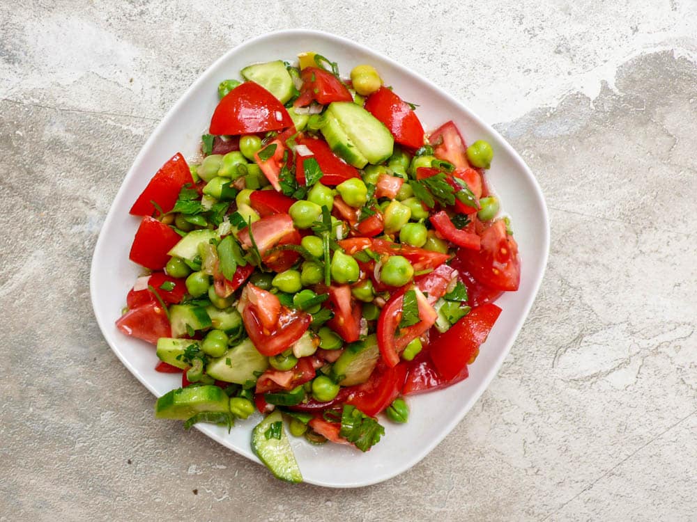 Salat av tomater og ferske kikerter - oppskrift / Et kjøkken i Istanbul