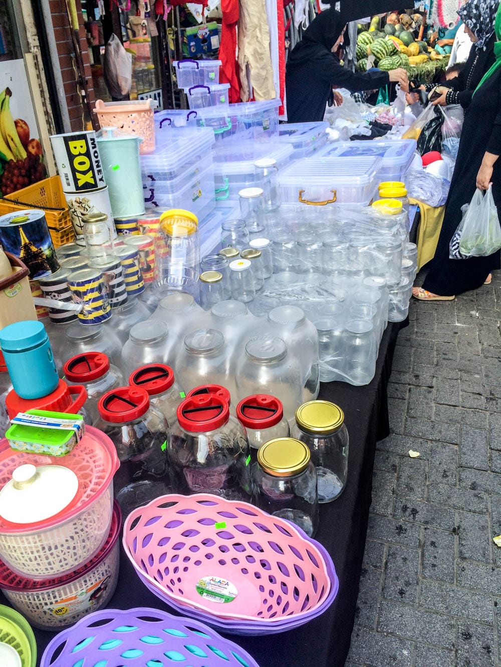 Lokalt marked i Istanbul oktober 2016 / Et kjøkken i Istanbul