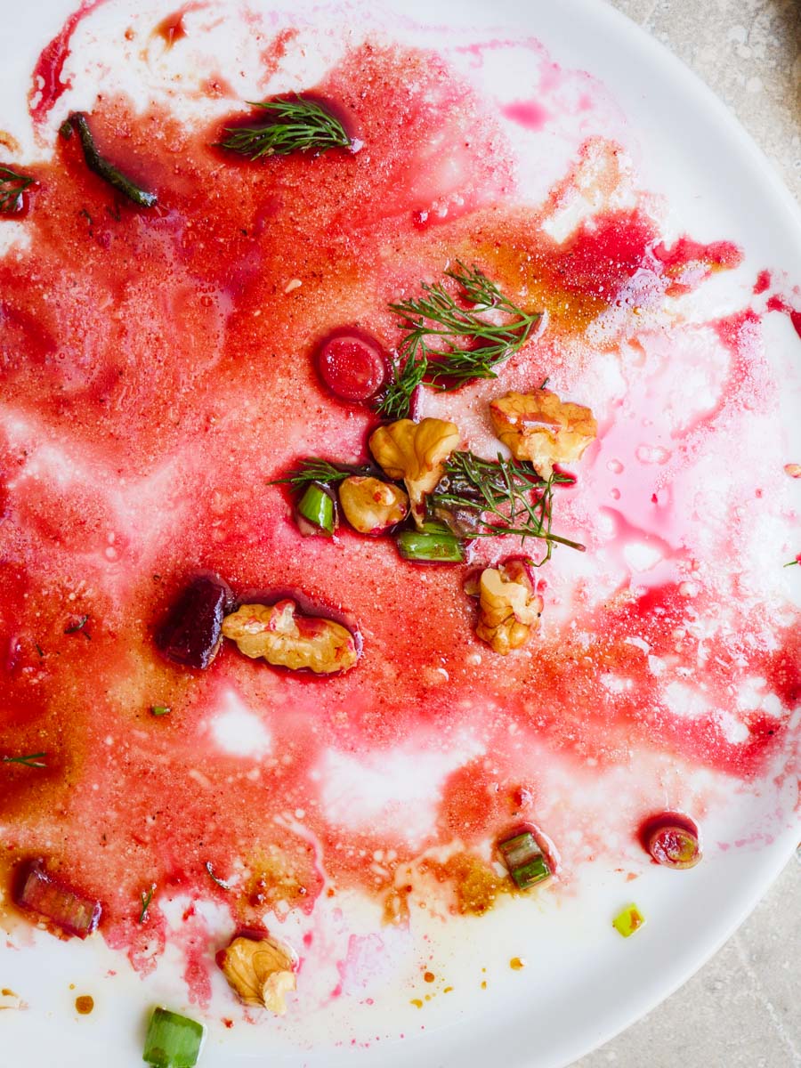 Rødbetesalat med valnøtter og granateple - oppskrift / Et kjøkken i Istanbul