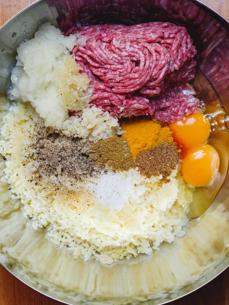 Ingredienser til krydrede kjøtt- og potetkaker fra Et kjøkken i Istanbul